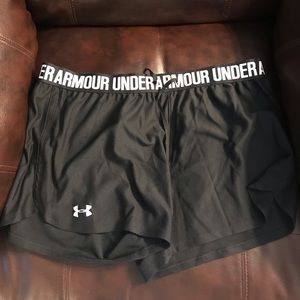 Women’s Under Armour HeatGear Shorts Sz LG